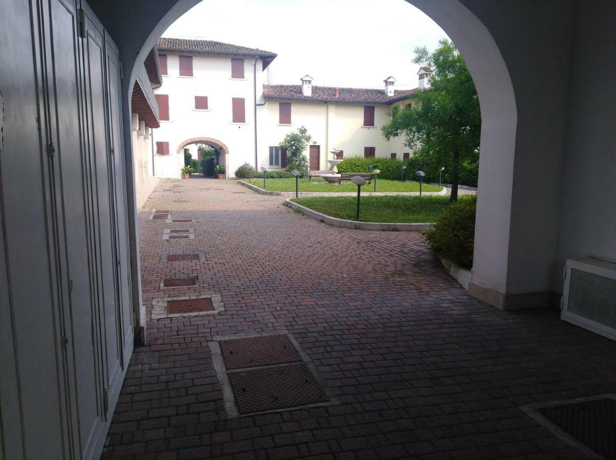 100% Design Villa Desenzano del Garda Buitenkant foto