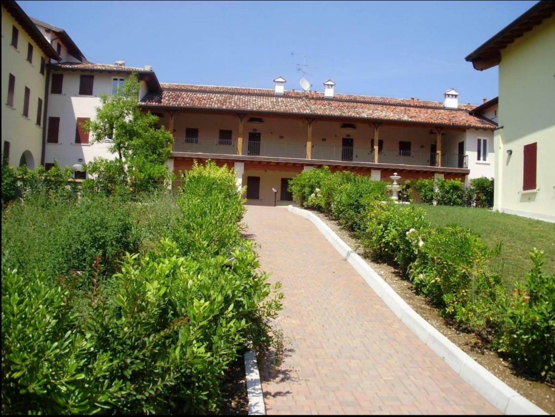 100% Design Villa Desenzano del Garda Buitenkant foto